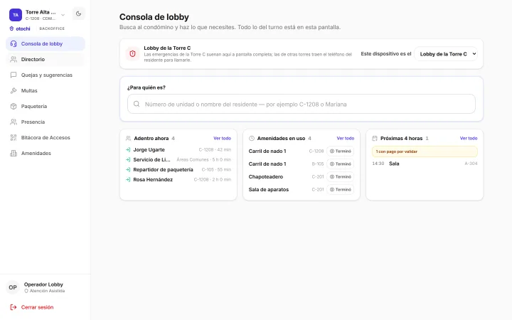 Consola de lobby con el perfil Operador Lobby, en la computadora de la Torre C: el aviso de que las emergencias de su torre suenan ahí a pantalla completa y las de otras torres traen el teléfono del residente; el buscador «¿Para quién es?», por unidad o por nombre; «Adentro ahora», con 4 personas; «Amenidades en uso», con 4 espacios, y «Próximas 4 horas», con una reserva de la sala con su pago por validar.